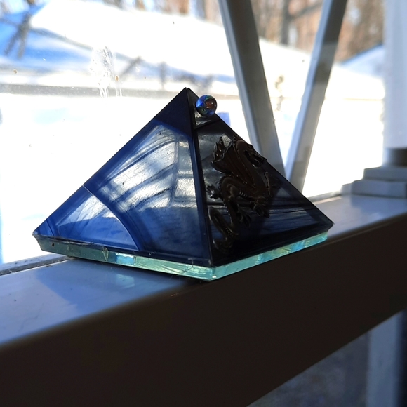 CRYSTAL DRAGON CHARGING PYRAMID KHEOPS Iridescent Blue Mirrored Chakra A… - Picture 11 of 11